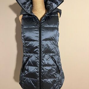 ANORAK Women's Puffer Vest in Shiny blue